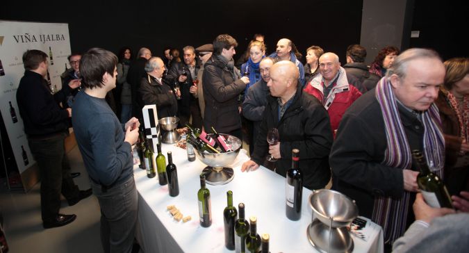 La asociacin de bodegas Provir presenta la aada en la plaza de Abastos de Logroo-33